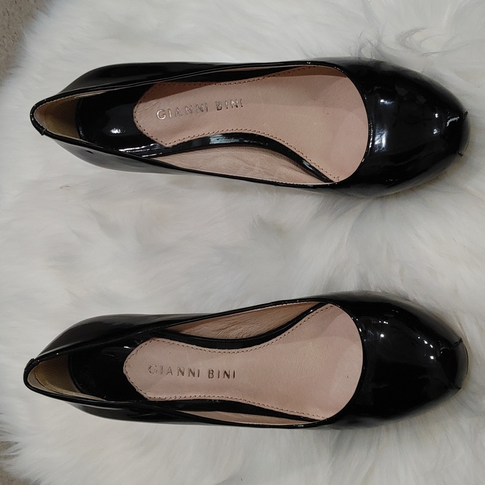 Gianni Bini Shiny Black Patent Leather Pumps